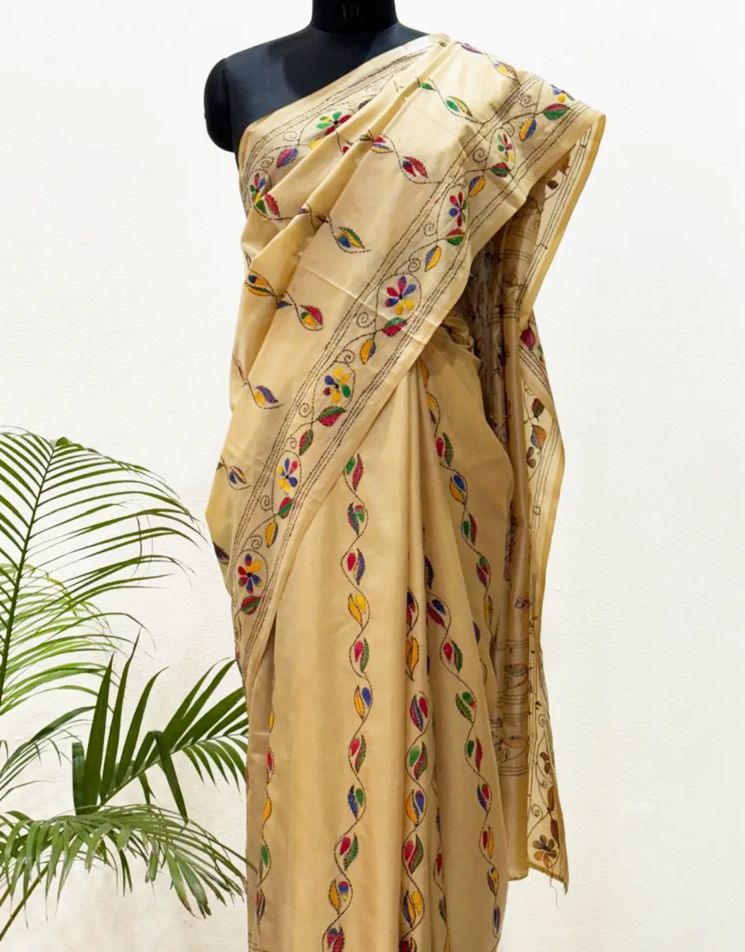 Beige Kantha Stitch Hand Embroidery Saree in Bangalore Silk | Shriyyum Handloom Beige Kantha Stitch Hand Embroidery Saree in Bangalore Silk | Shriyyum Handloom