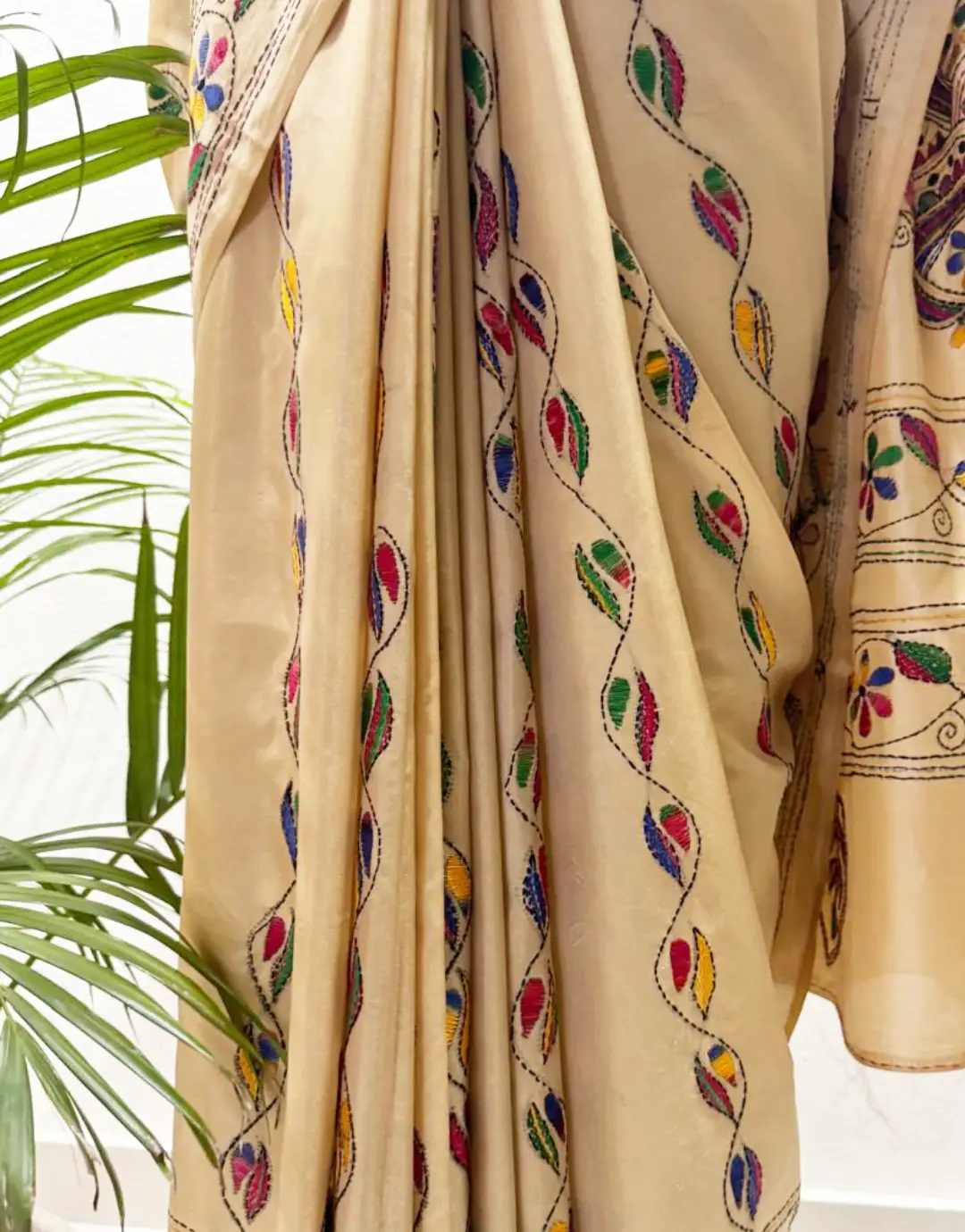 Beige Kantha Stitch Hand Embroidery Saree in Bangalore Silk | Shriyyum Handloom Beige Kantha Stitch Hand Embroidery Saree in Bangalore Silk | Shriyyum Handloom