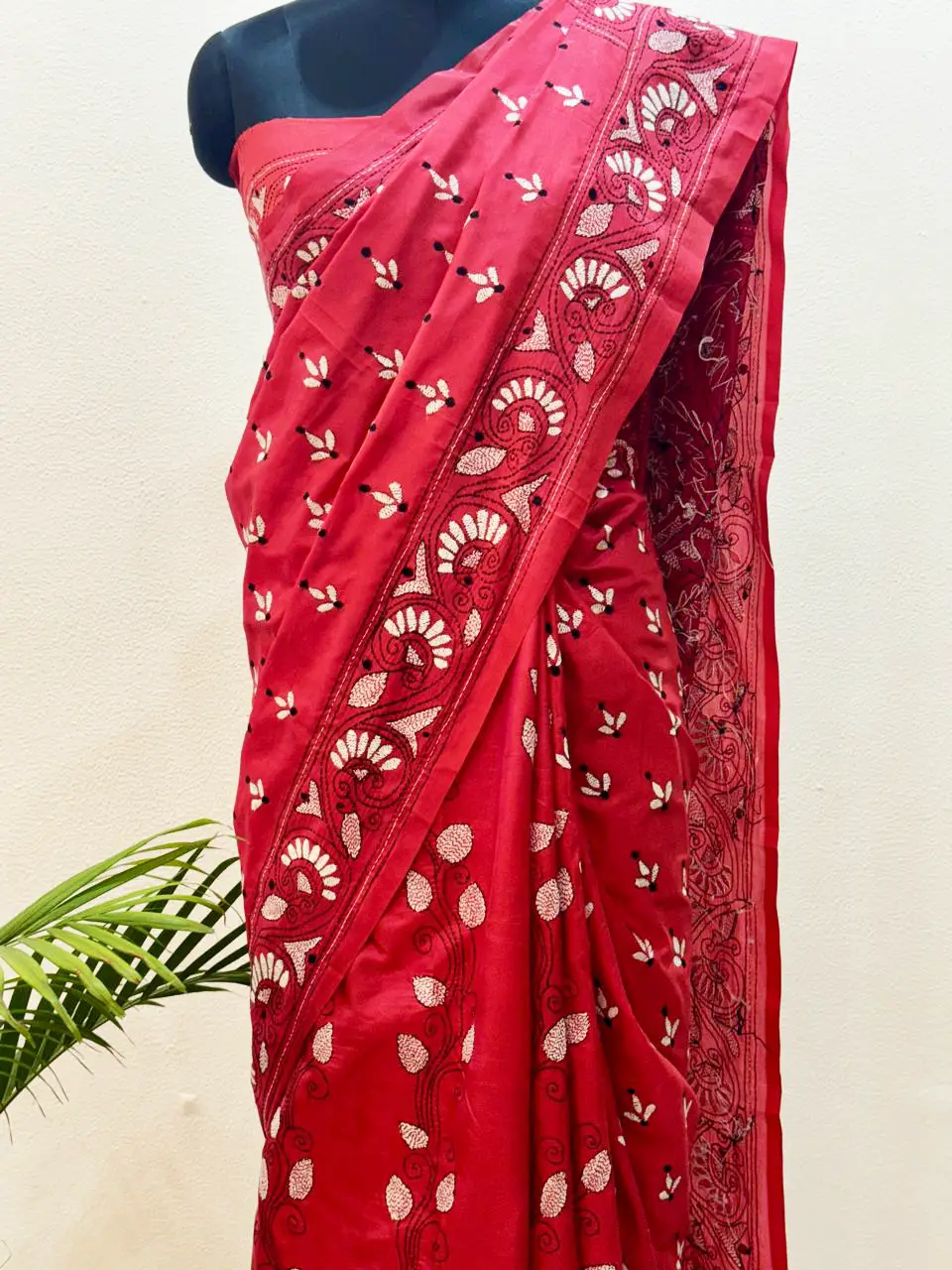 Pink Kantha Stitched Hand Embroidery Saree in Bangalore Silk – A Celebration of Grace and Craft Pink Kantha Stitched Hand Embroidery Saree in Bangalore Silk – A Celebration of Grace and Craft